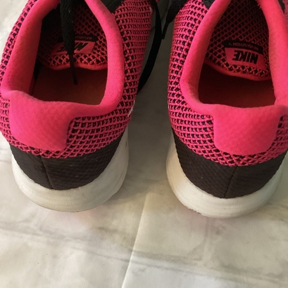 NIKE REVOLUTION 3 SNEAKERS (Size: 10) ( Color : Pink/ Black) PREOWNED - Picture 7 of 10